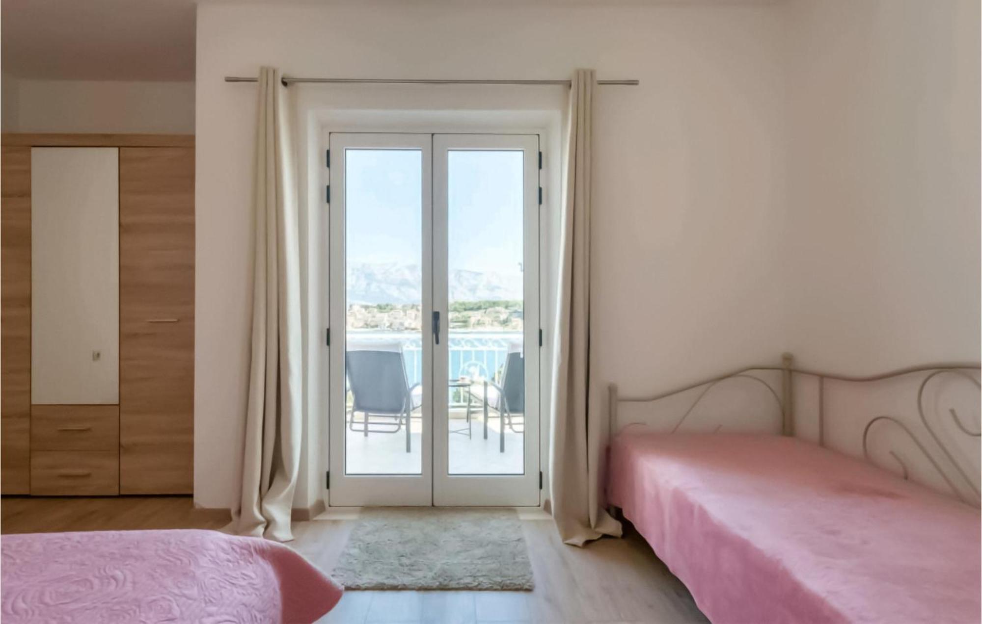 Amazing Apartment In Selca With Wifi Kültér fotó