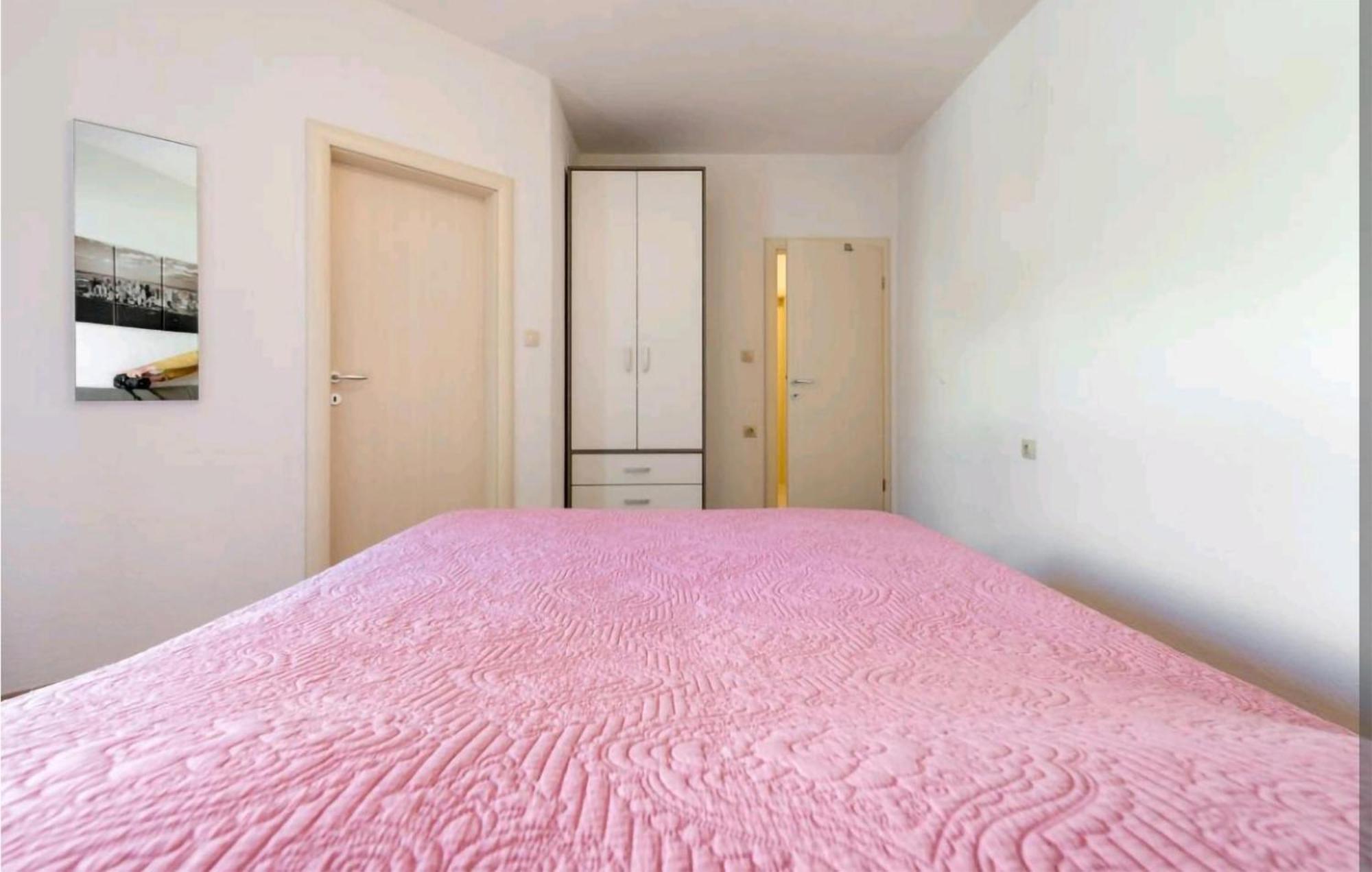 Amazing Apartment In Selca With Wifi Kültér fotó