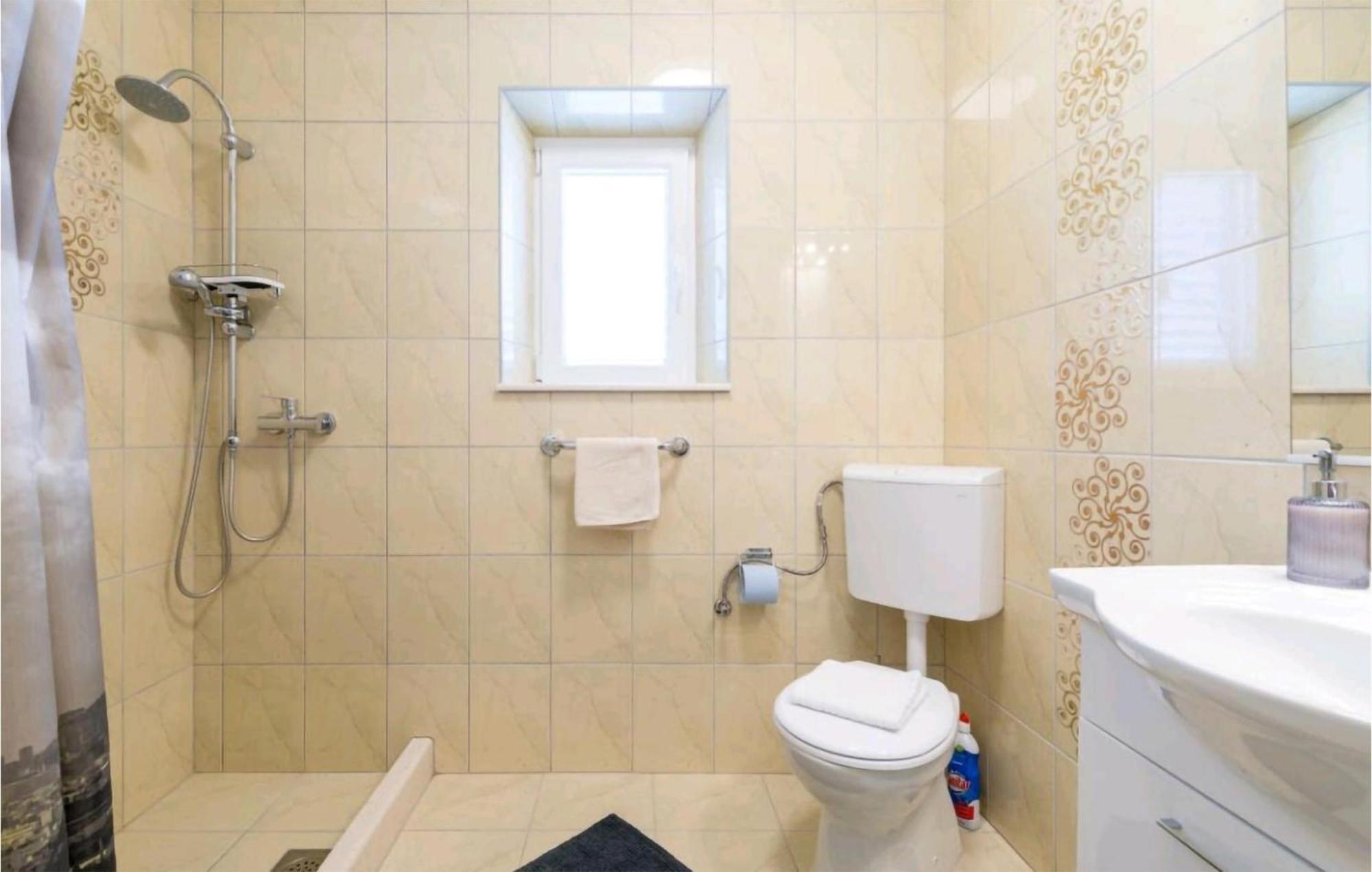 Amazing Apartment In Selca With Wifi Kültér fotó